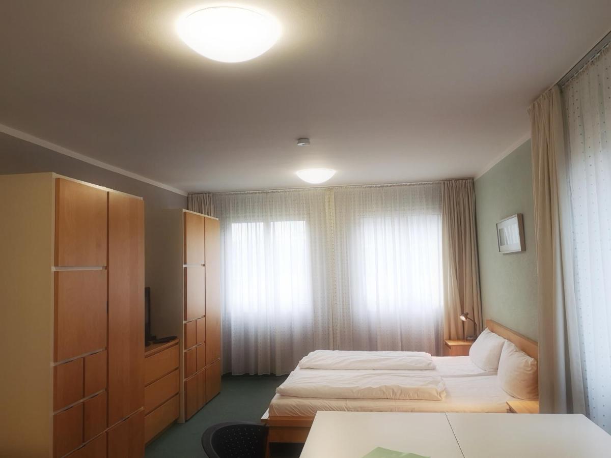 Hotel Sportschule Oberhaching Exterior foto