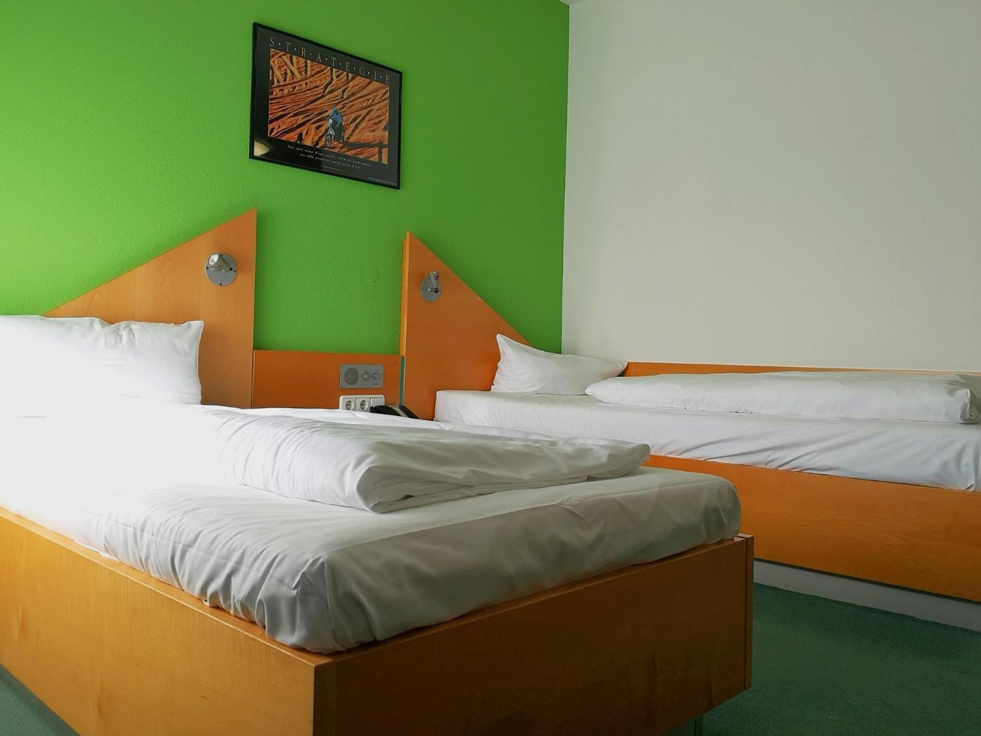 Hotel Sportschule Oberhaching Exterior foto