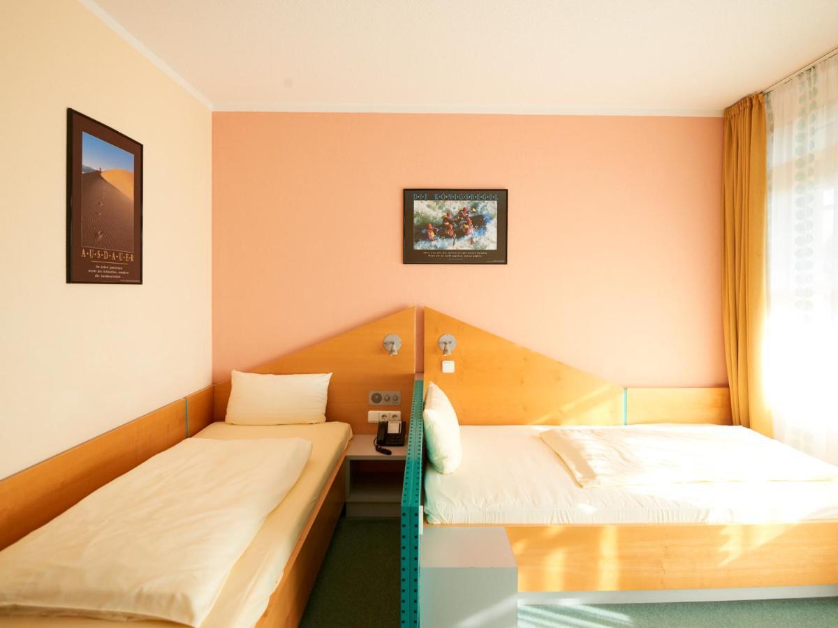 Hotel Sportschule Oberhaching Exterior foto